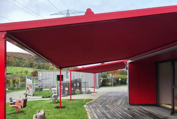 Pergolamarkise für Kita montiert