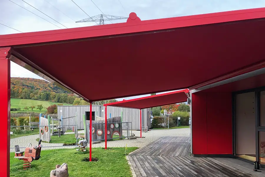 Pergolamarkise für Kita montiert
